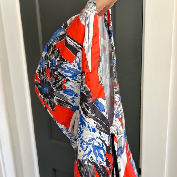 NIKE Cropped Floral Windbreaker - Picture 6 of 6